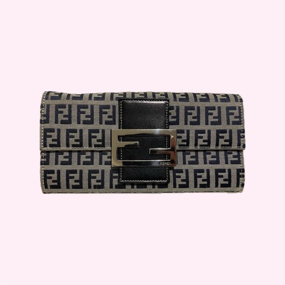 AUTHENTIC Fendi Vintage Zucca Monogram Continental Wallet / Crossbody - Picture 4 of 16